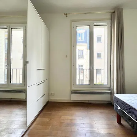 - 16 - Passy Paris